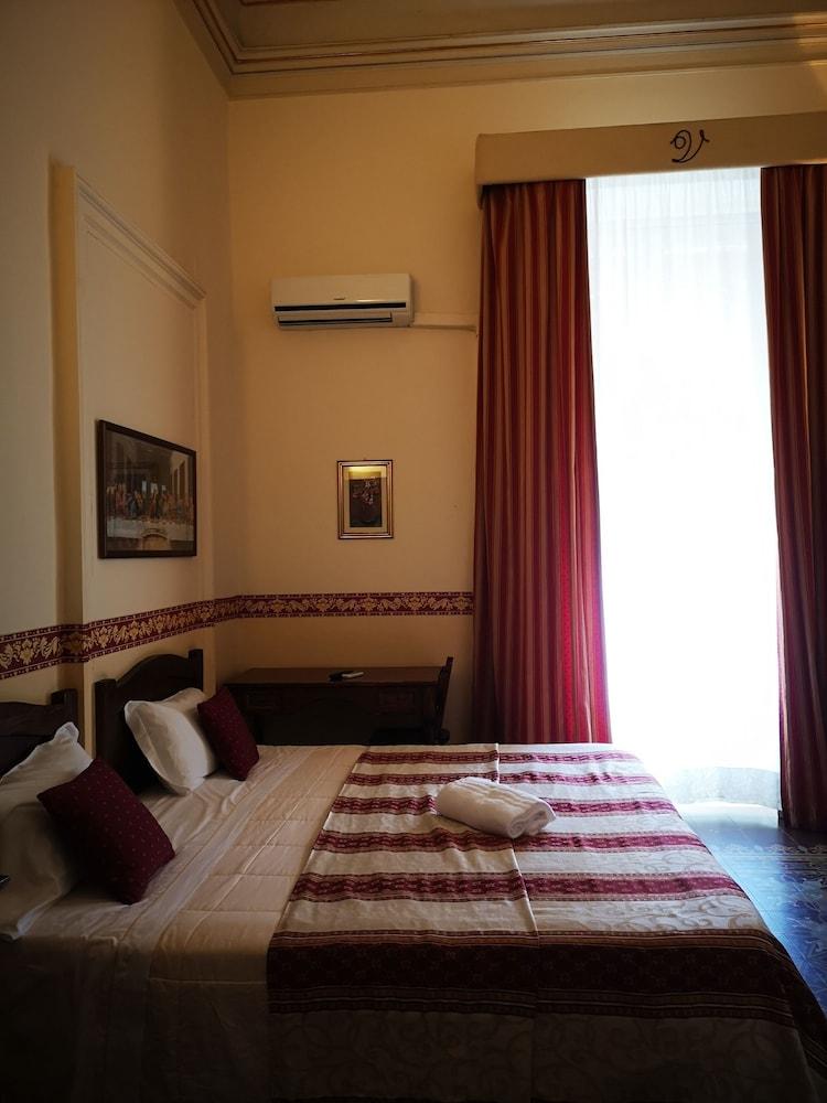Hotel Valentino Катания Экстерьер фото